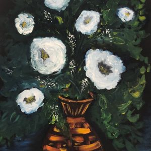 ציור שמן של פרחים לבנים באגרטל קלוע על רקע כהה