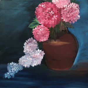 ציור שמן מקורי של פרחי הורטנזיה ורודים ולבנים באגרטל חום על רקע כחול כהה