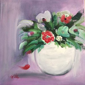 ציור שמן של פרחים באדום ולבן בתוך אגרטל לבן על רקע סגול