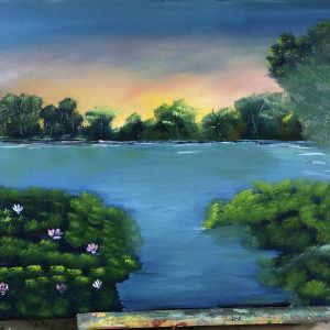 ציור שמן של אגם שליו עם צמחייה ירוקה, פרחי מים ושקיעה מרהיבה, 40X60 ס'מ