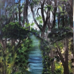 ציור שמן של נחל זורם ביער ירוק ועבות מאת גלריית טובה