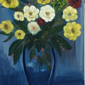 ציור שמן על קנבס של זר פרחים צבעוני באגרטל כחול עמוק