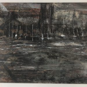 ציור אבסטרקט אקריליק המציג סירות במים כהים, בגווני שחור וחום