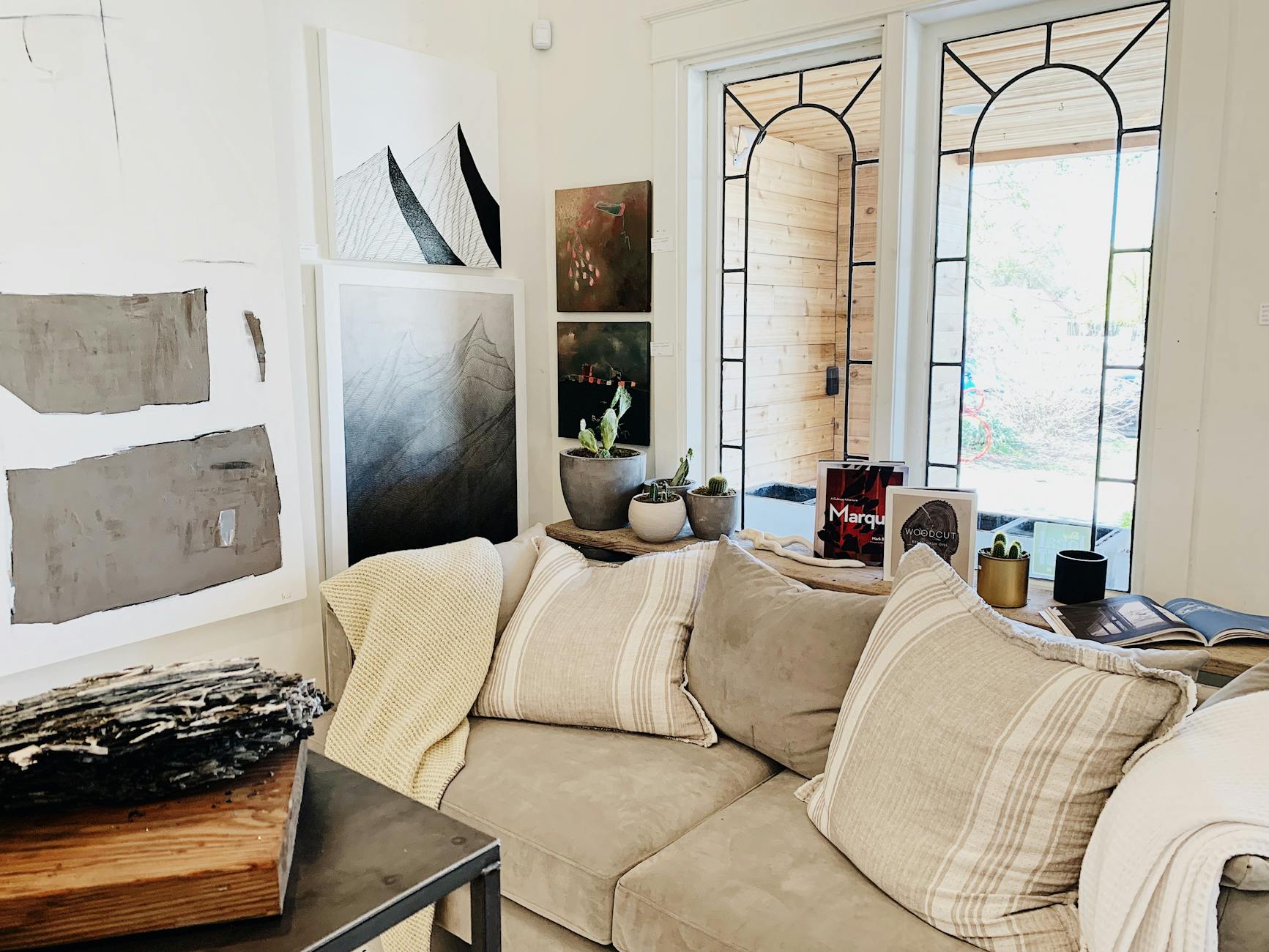 איך לבחור את הציור המושלם לבית או למשרד שלכם: מדריך מהגלריה של טובה הורביץ